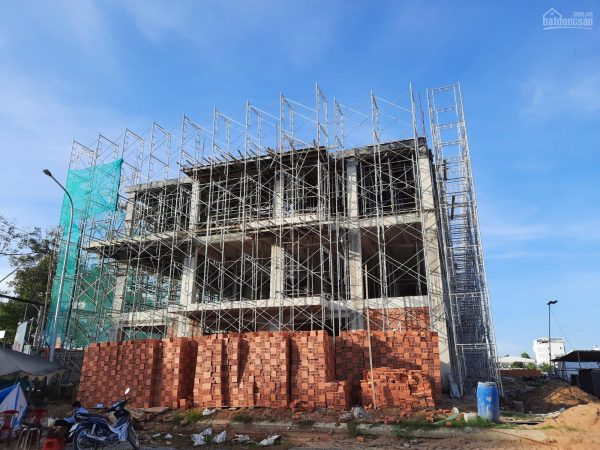 Bán nhà dt 100m2 mặt tiền lộ giới 26m, ngay trung tâm thành phố Trà Vinh